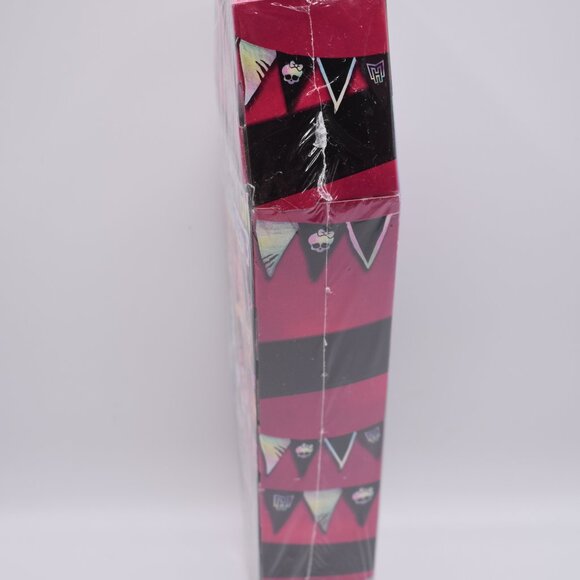 Monster High Buried Secrets Mystery Doll + 5 Accessories Inside New In Box - Picture 6 of 9